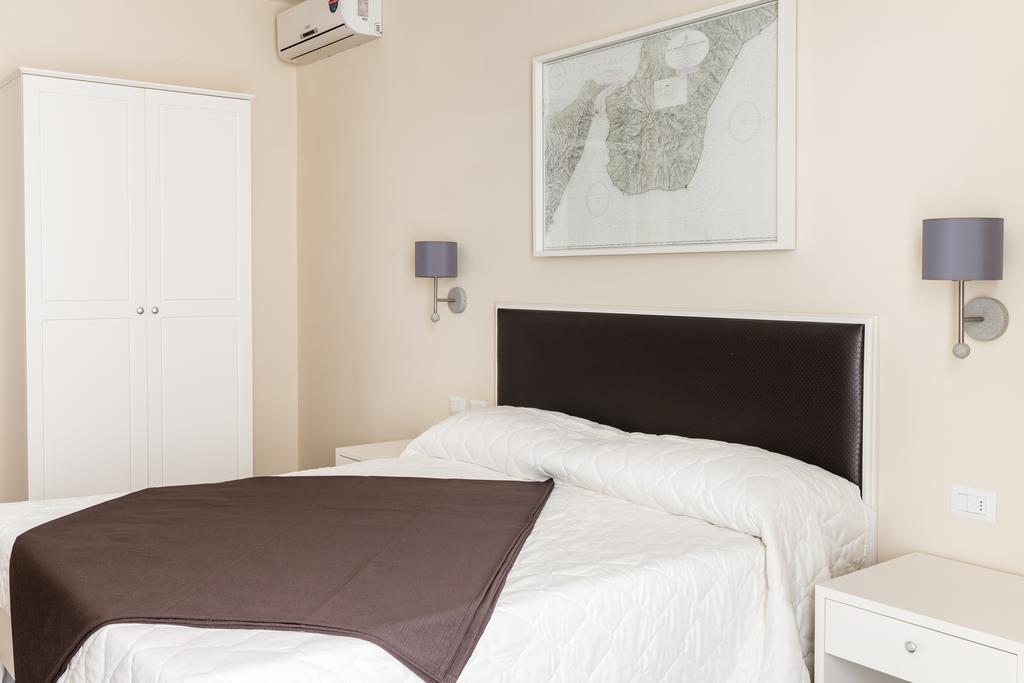Faro Bianco Gallipoli - Suites & Apartments Bagian luar foto