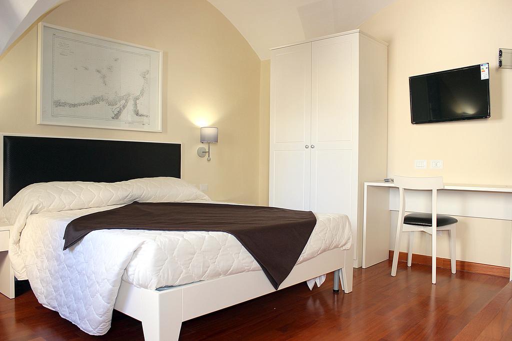 Faro Bianco Gallipoli - Suites & Apartments Bagian luar foto