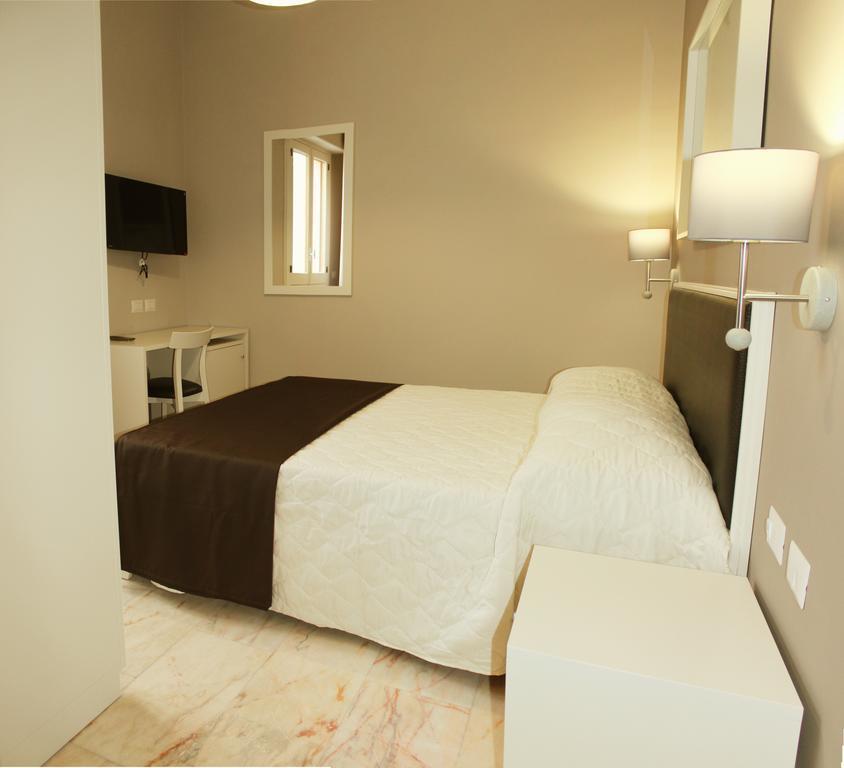 Faro Bianco Gallipoli - Suites & Apartments Bagian luar foto